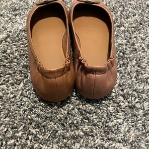 Tory burch. Size 8 camel and gold